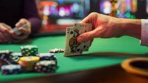 Antarmuka aplikasi mesin mpo menampilkan perpaduan permainan live dan slot di layar beranda